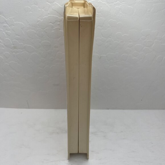 Vintage The Christmas Box VHS Tape Clamshell Case Richard Thomas Maureen O'Hara - Picture 8 of 9